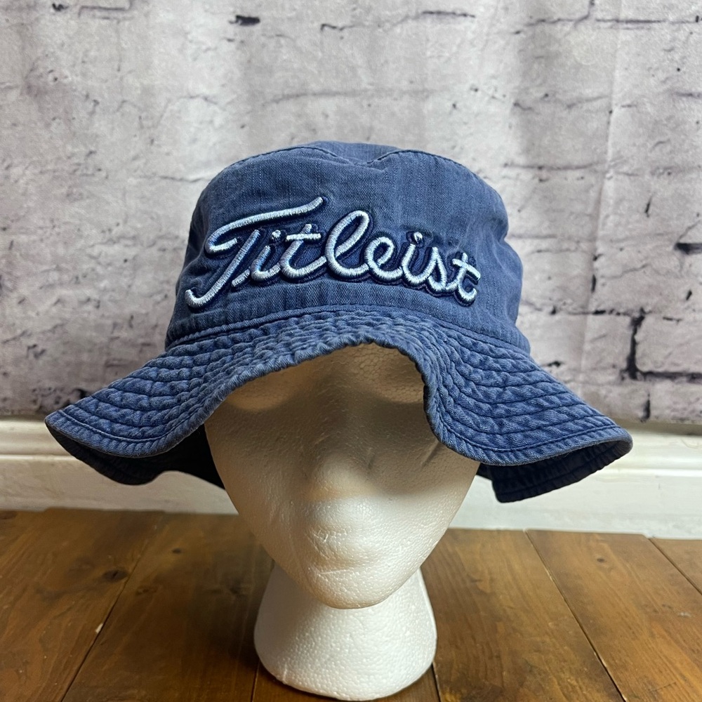 Titleist size S/M navy blue bucket hat